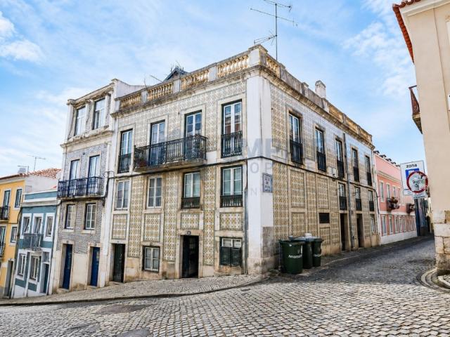 Prédio para reabilitação na Madragoa / Lapa com projeto para 7 apartamentos