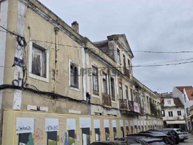 Prédio para Reabilitação no Centro Histórico do Montijo Projeto para 11 Apartamentos + Comércio