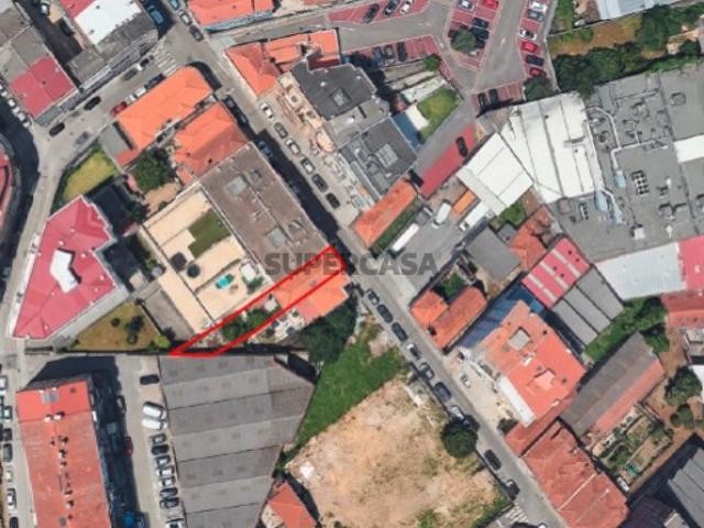 Prédio para reabilitar a 4 minutos, a pé do El Corte Inglês, VN de Gaia