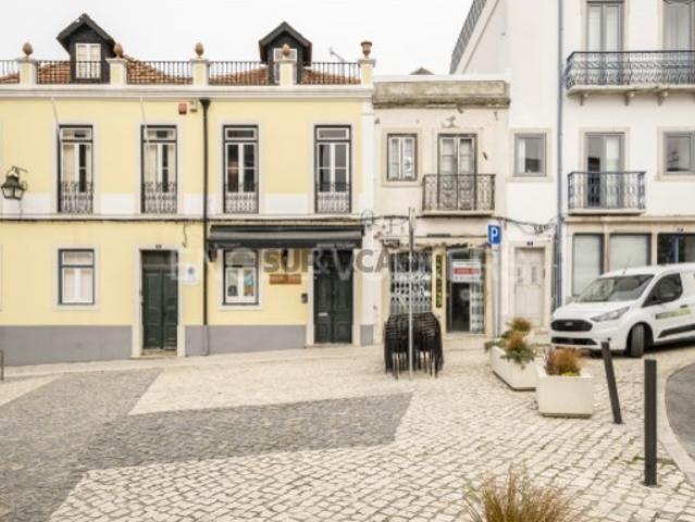Prédio para Recuperação na zona mais charmosa de Almada