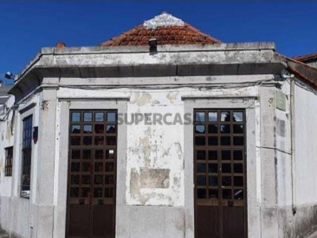 Prédio para recuperar com área de implantação de 268 m2 em lote com 509 m2