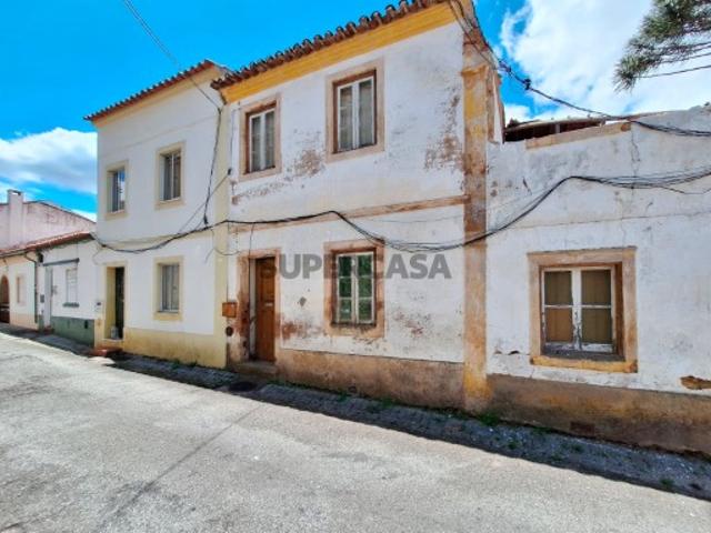 Prédio para recuperar em Tramagal, Abrantes