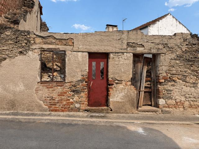 Prédio para Reconstrução Total a 15 minutos de Abrantes