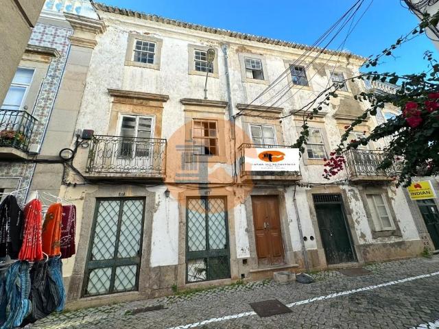 Prédio para reconstrução em pleno centro histórico de Tavira. 450m² Tavira Santiago