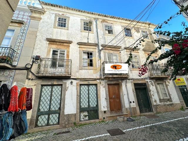 Prédio para reconstrução em pleno centro histórico de Tavira