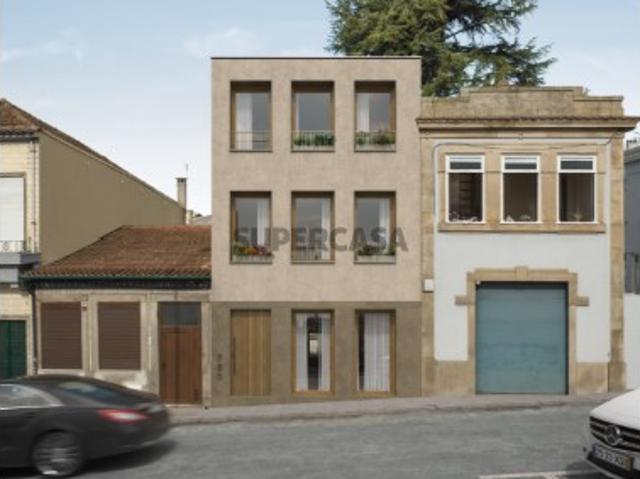 Prédio para reconstrução em S. Roque da Lameira, Campanhã Porto