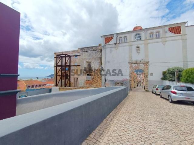 Prédio para reconstruir com projecto aprovado na zona histórica