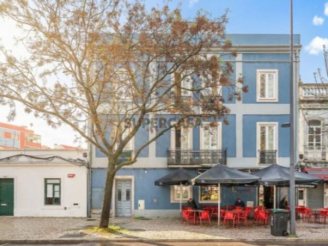 Prédio Reabilitado no Centro de Setúbal Localização premium: Avenida Luísa Todi