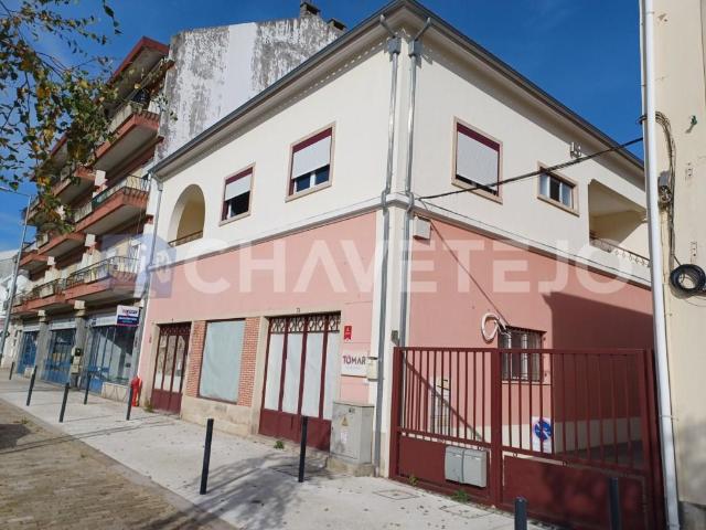 Prédio remodelado para venda numa das principais entradas de. 0m² Tomar São João Baptista