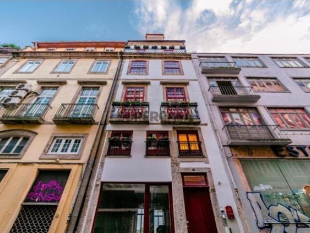 Prédio remodelado | Rua da Fábrica, Porto