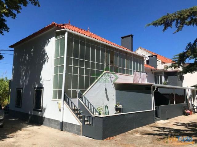 Prédio Rendimento 4 Frações T2 com logradouros | 26083104412