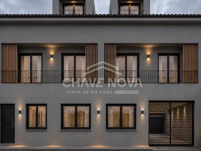 Prédio Residencial para Reabilitação | Madalena, Vila Nova de Gaia