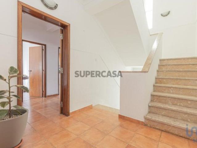 Prédio T3 em Charneca De Caparica E Sobreda de 300,00 m²