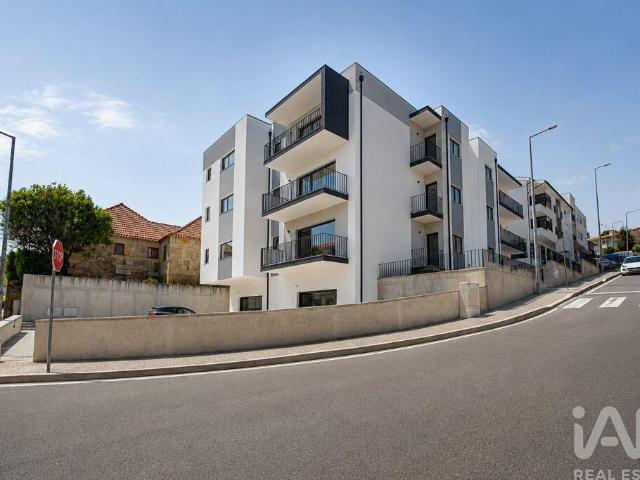 Prédio T3 em Cinfães de 233,00 m²