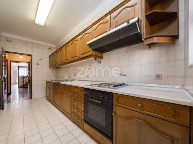Prédio T4 com 363 m² em São Vicente Braga!