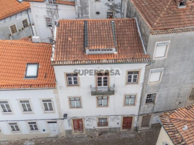 Prédio T8 com elevado potencial de investimento em Coimbra