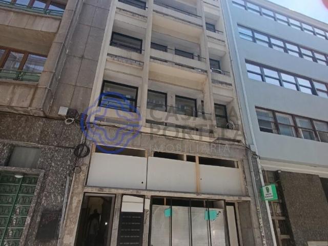 PRÉDIO TOTALMENTE RENOVADO NO CORAÇÃO DO PORTO