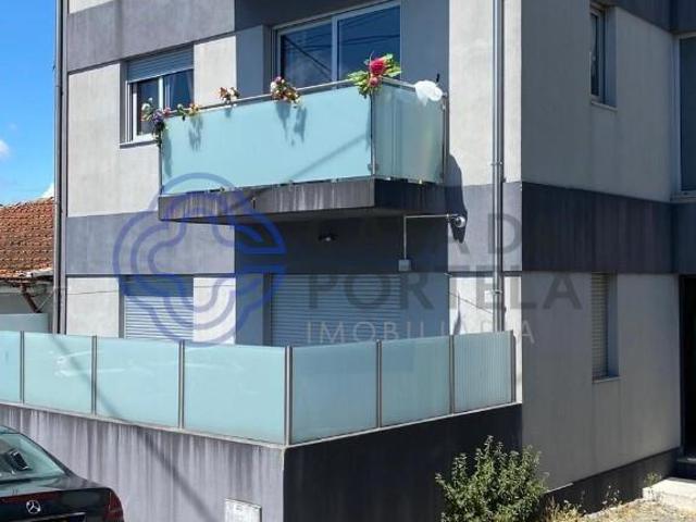 Prédio totalmente reabilitado com 3 T2 em Propriedade Total 225m² São Mamede De Infesta