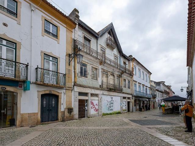 Prédio, Tomar e Santa Maria dos Olivais