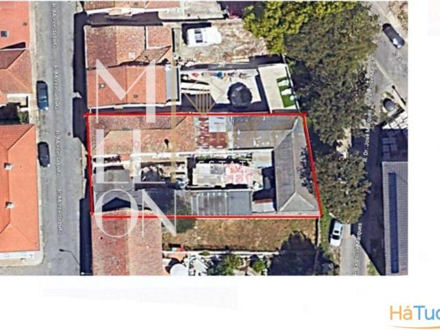 Prédio tipo Ilha, para recuperar na Corujeira Porto | 25043553999
