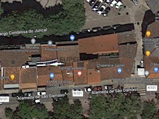 Prédio único na zona histórica de Guimarães