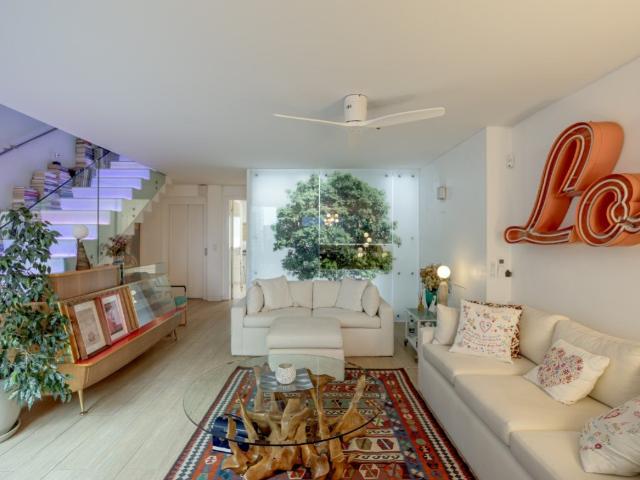 Prédio unifamiliar T4 + 3, nas Amoreiras com jardim e piscin. 0m² Campo de Ourique