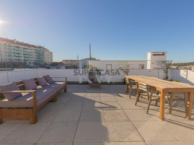 Prédio Unifamiliar/Moradia T4 Terraço com vista + Estacionamento, na Amadora