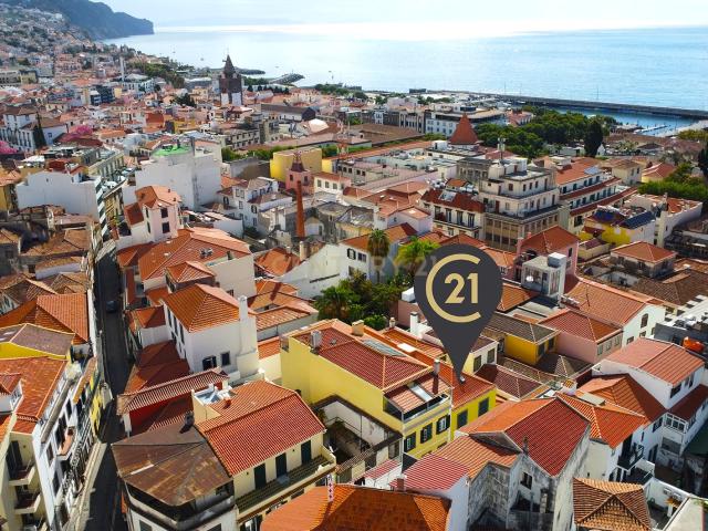 Prédio Urbano no Centro do Funchal Loja + 4 apartamentos + 2 T0