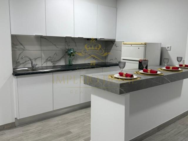 Prédio Urbano com 5 Apartamentos T2, sendo 2 T1