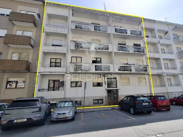 Prédio Urbano com 10 habitações na Guarda