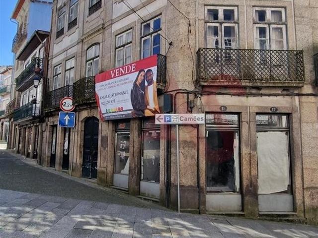 Prédio Urbano com Comércio e Habitação no Coração de Guimarã. 498m² Oliveira, São Paio e São Sebastião