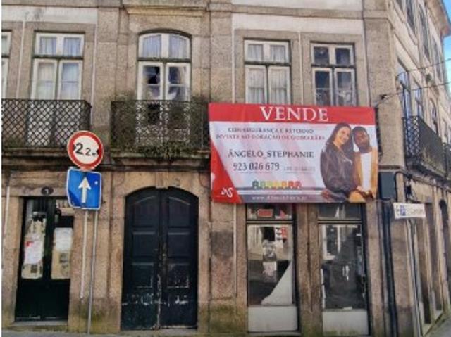 Prédio Urbano com Comércio e Habitação no Coração de Guimarães