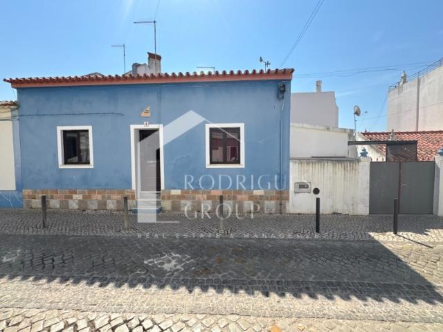 Prédio Urbano com Elevado Potencial de Transformação na Praia da Luz