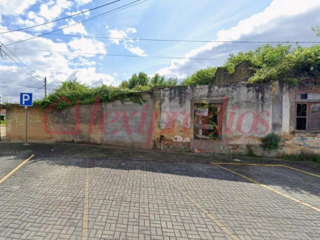 Prédio Urbano com Excelente Potencial e Logradouro