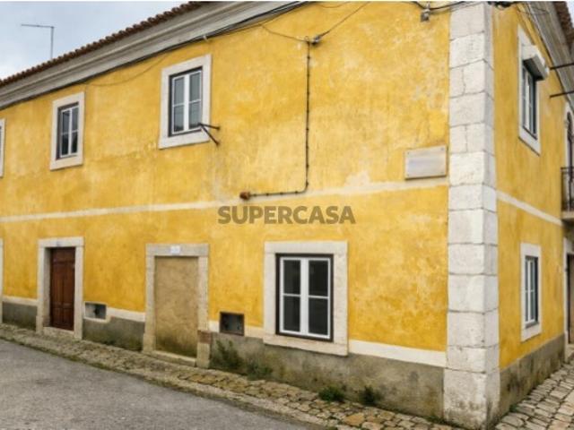 Prédio Urbano para reconstrução total, perto de Torres Vedras