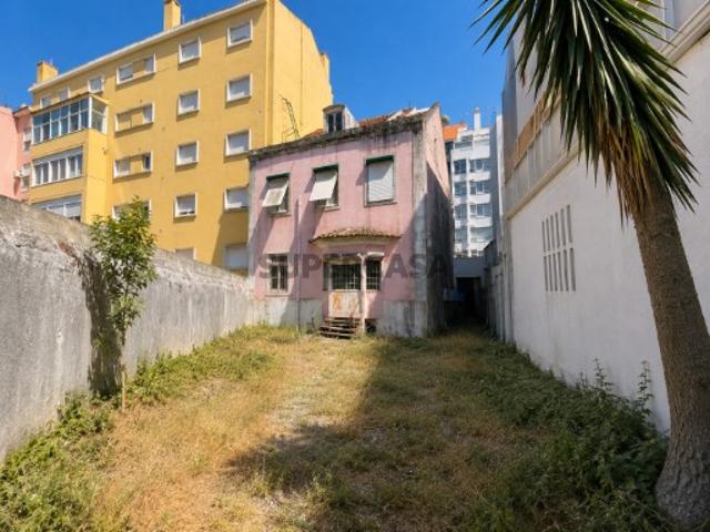 Prédio/Moradia para Reabilitação com Jardim | Lapa | Estrela