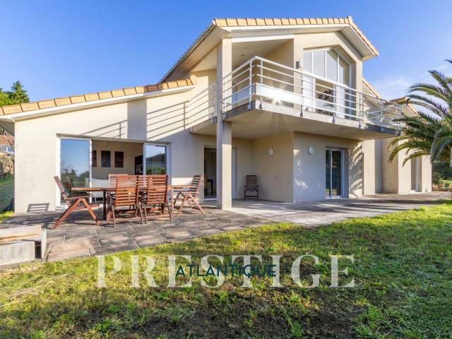 PRÉFAILLES VUE MER VILLA 160 M2 5 CHAMBRES TERRASSES