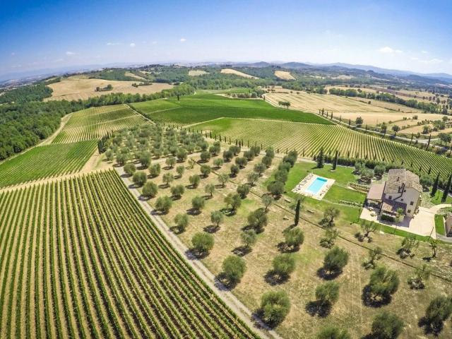 Pregevole tenuta con resort di lusso a Sarteano, Siena Tos. 4584m² Sarteano
