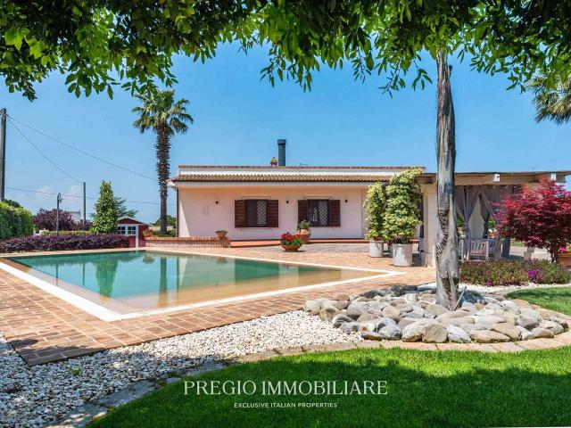 Pregio Immobiliare propone in vendita, in esclusiva, una vil. 240m² Monopoli