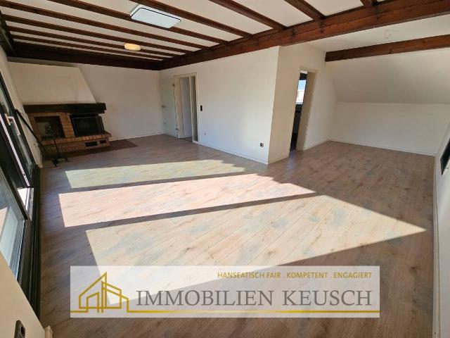 Preis deutlich gesenkt ! Große 5 Zimmer Whg. mit Sonnenbalkon + 50qm Nutzfläche in ruhiger Sackgasse