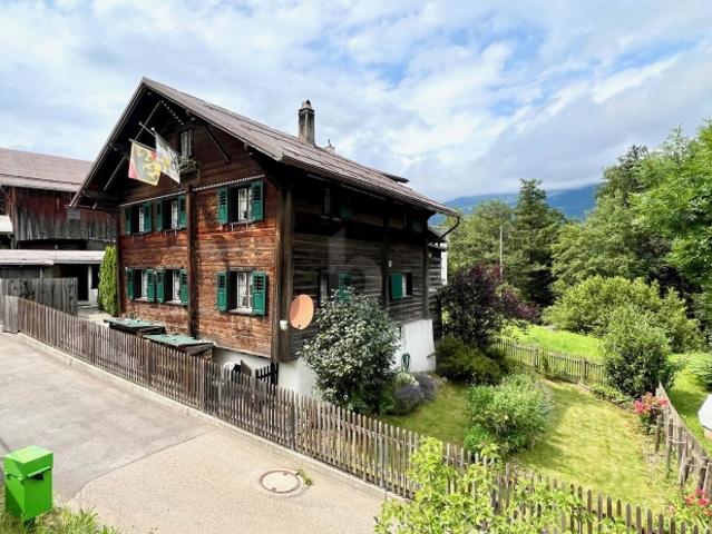 PREISHIT! TRADITIONELL MIT UMSCHWUNG UND STALL