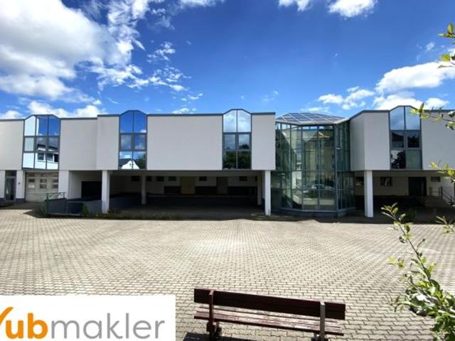 PREISREDUZIERT Großzügige und guterhaltene Gewerbeimmobilie Nähe Hofer Stadtzentrum