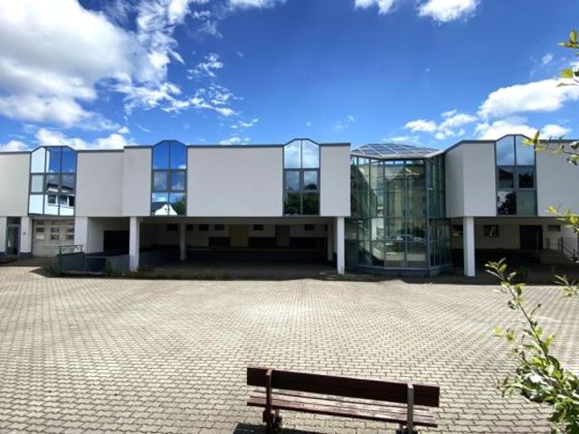 PREISREDUZIERT Großzügige und guterhaltene Gewerbeimmobilie Nähe Hofer Stadtzentrum
