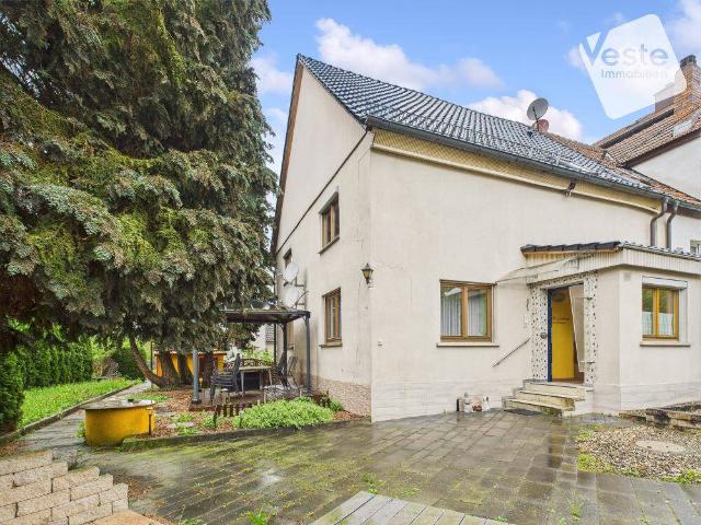 Preissenkung: Sofort verfügbare DHH mit Garten am Lichtenfelser Burgberg