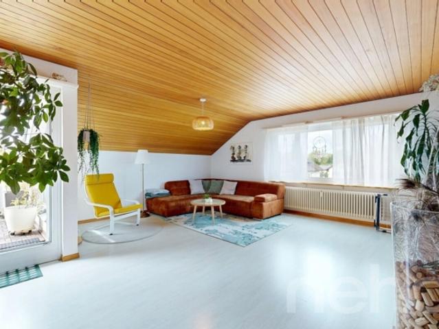 Preiswerte Dachwohnung an ruhiger Lage