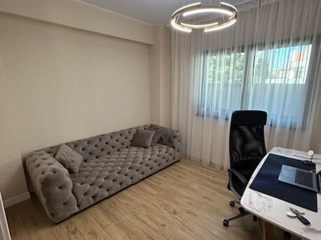 Prelungirea Ghencea Casa supera la vanzare + curte405 mp