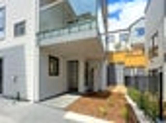 Premium Mt Wellington Duplex! Ready Move in