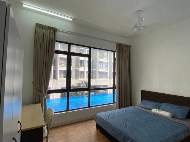 Premium Master Bedroom with Pool View right beside UOW KDU College!