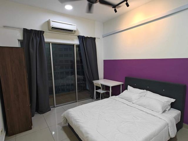 Premium master room | 10 mins walk to lrt muhibbah | work from home friendly!