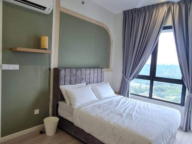Premium Masteroom With Private Bathroom I Free Utilities Deposit I 5 Minutes To MRT